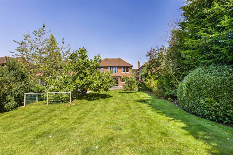 Elegant Radlett double-fronted home, D2813 (photo 18)