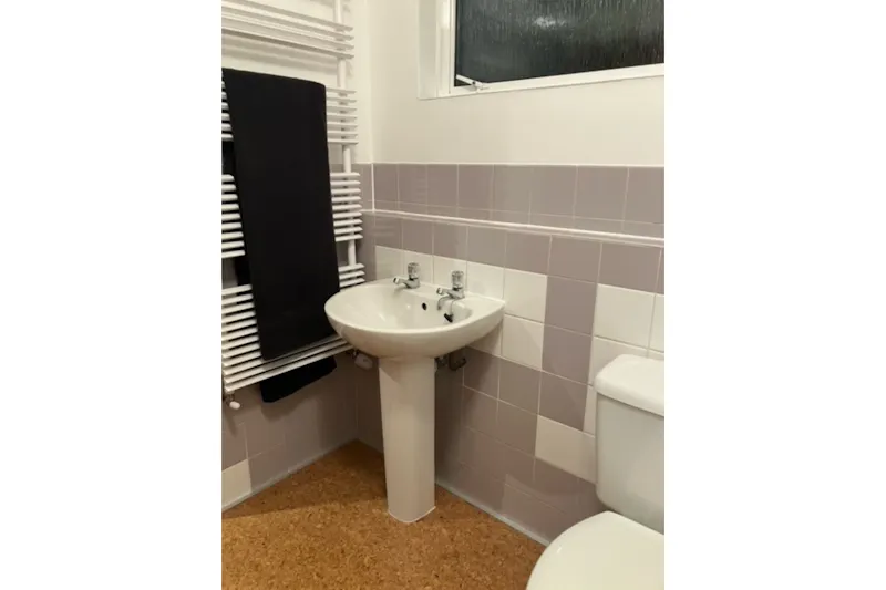 Mid-century modern in Burnham, D2815 (photo 32)