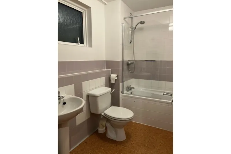 Mid-century modern in Burnham, D2815 (photo 30)