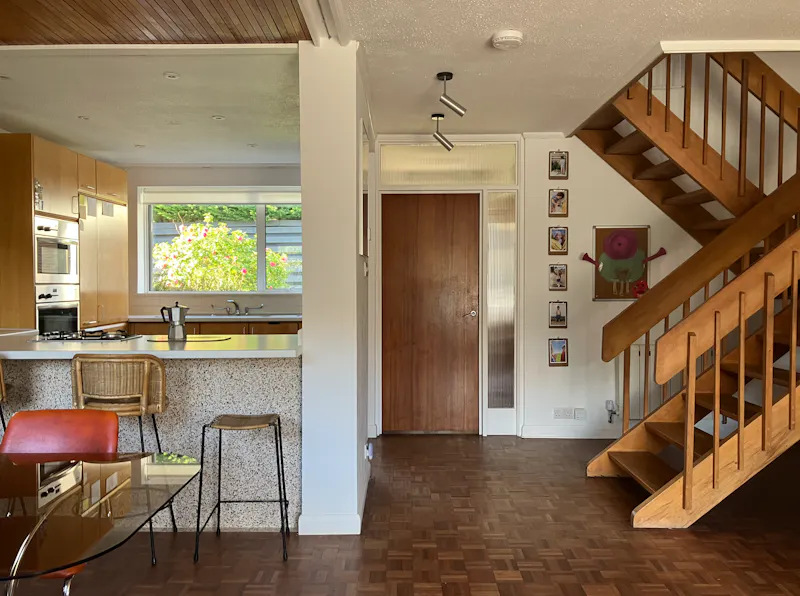 Entrance hall at Mid-century modern in Burnham, D2815 (photo 2)