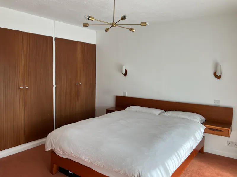 Mid-century modern in Burnham, D2815 (photo 18)