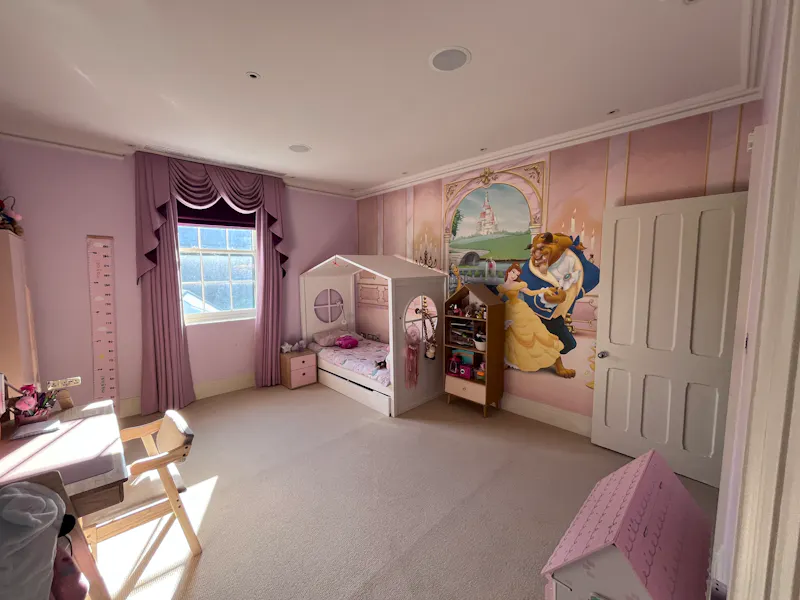 19th Century Gothic Kent Home, B2072 (photo 22)