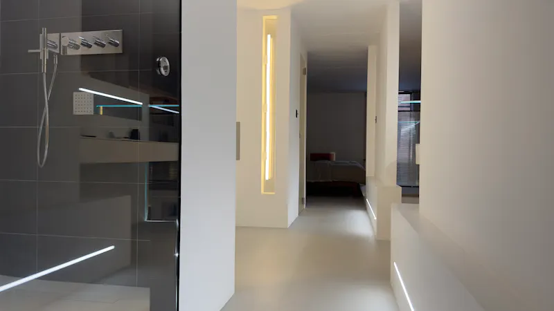 Shower at Modern Poplar Factory Flat, F1261 (photo 21)