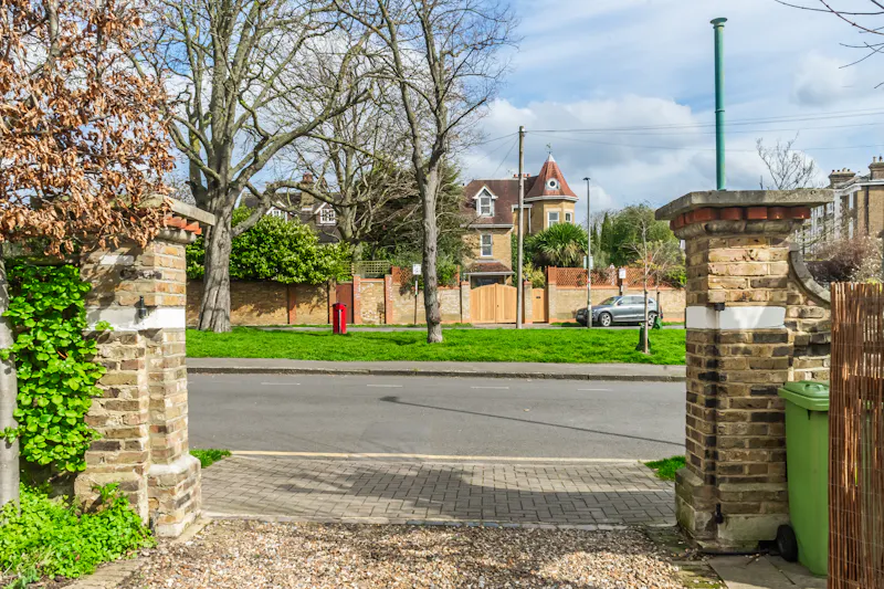 Light filled Putney Townhouse, A1450 (photo 73)