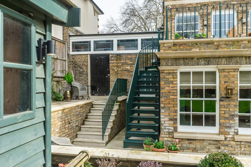 Light filled Putney Townhouse, A1450 (photo 55)