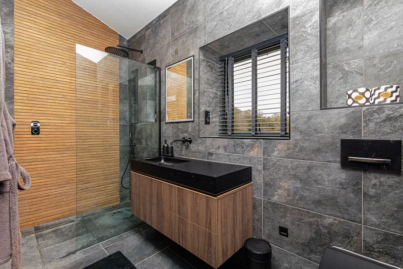 Tiled at Luxurious Herts Farmhouse, L764 (photo 32)