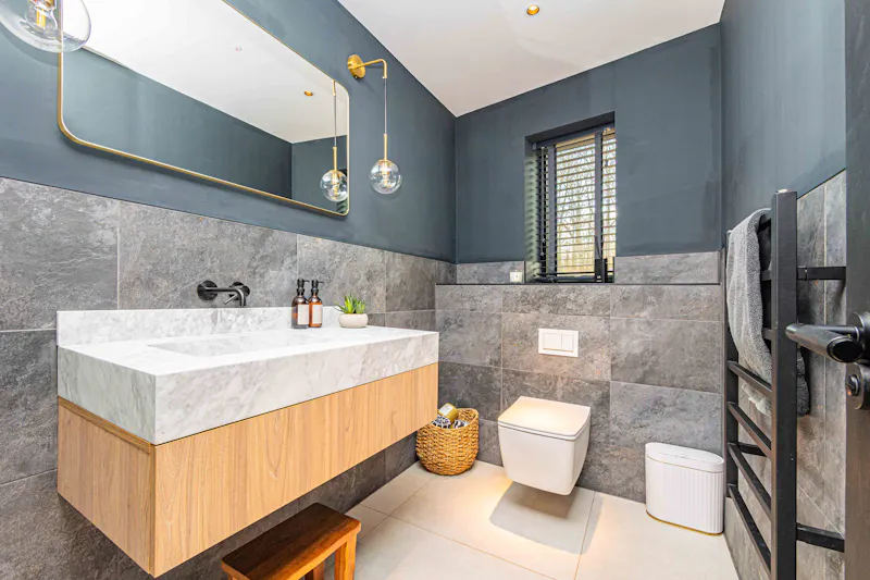 Tiled at Luxurious Herts Farmhouse, L764 (photo 21)