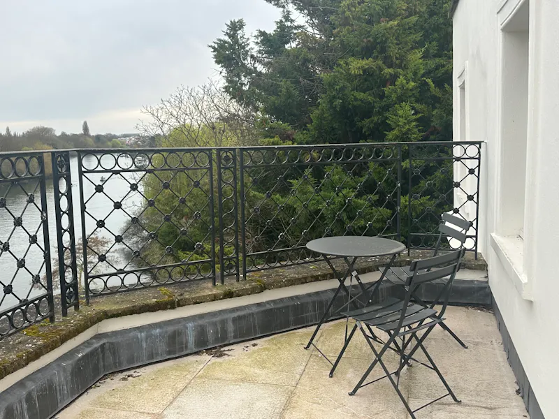 Terrace/Patio at Riverfront Twickenham house, A1652 (photo 28)