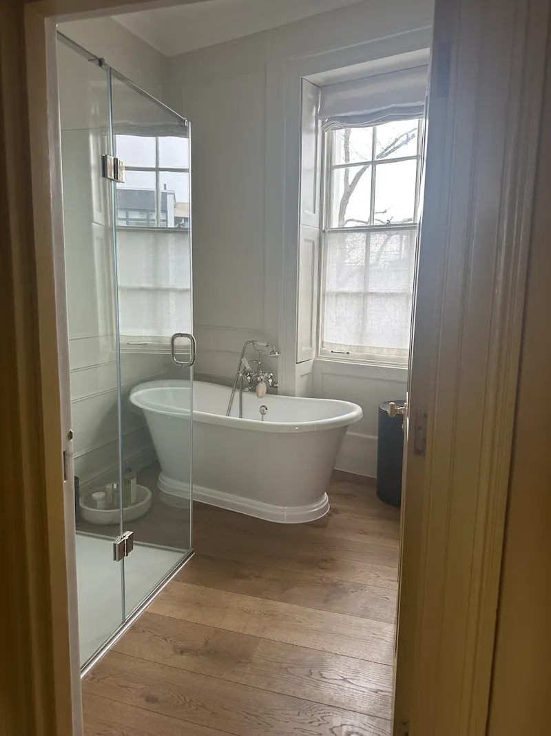 Bathroom at Riverfront Twickenham house, A1652 (photo 26)