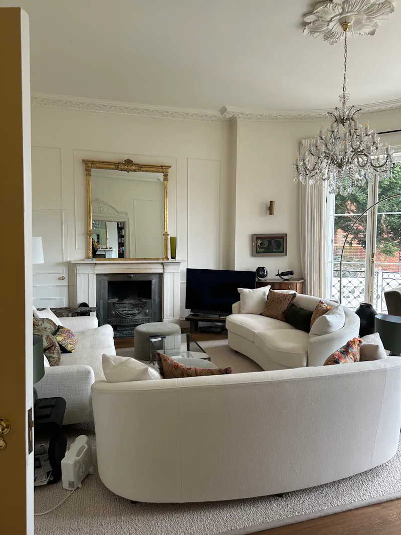 Living Room at Riverfront Twickenham house, A1652 (photo 4)