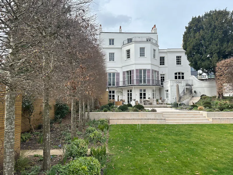Garden at Riverfront Twickenham house, A1652 (photo 47)