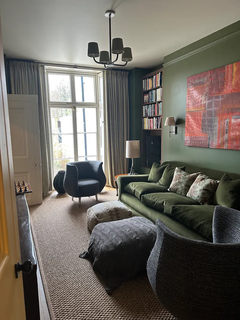 Living Room at Riverfront Twickenham house, A1652 (photo 14)