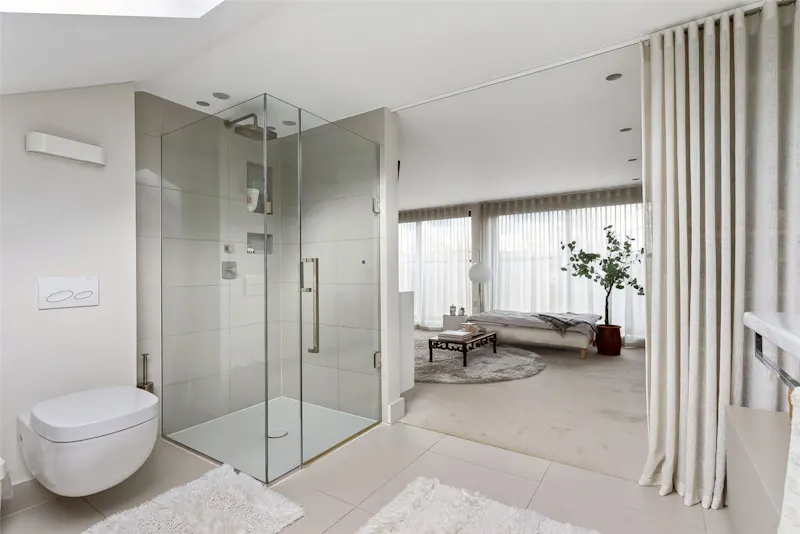 Bathroom at Bright Hampton Hill Family Home, D2818 (photo 18)
