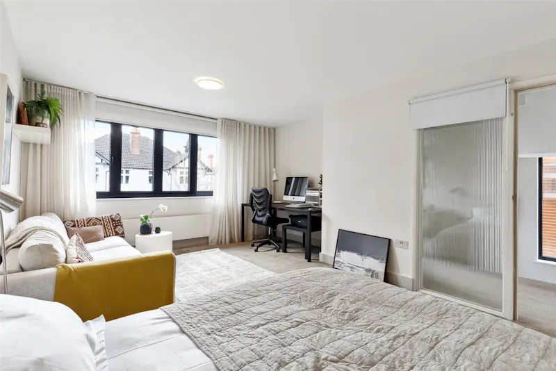 Bright Hampton Hill Family Home, D2818 (photo 15)