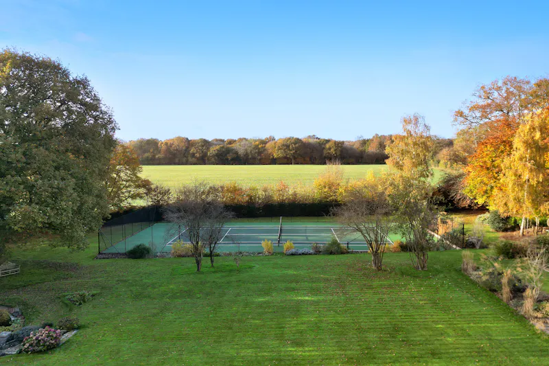 Garden at Modern Herts Country Home, D2817 (photo 26)