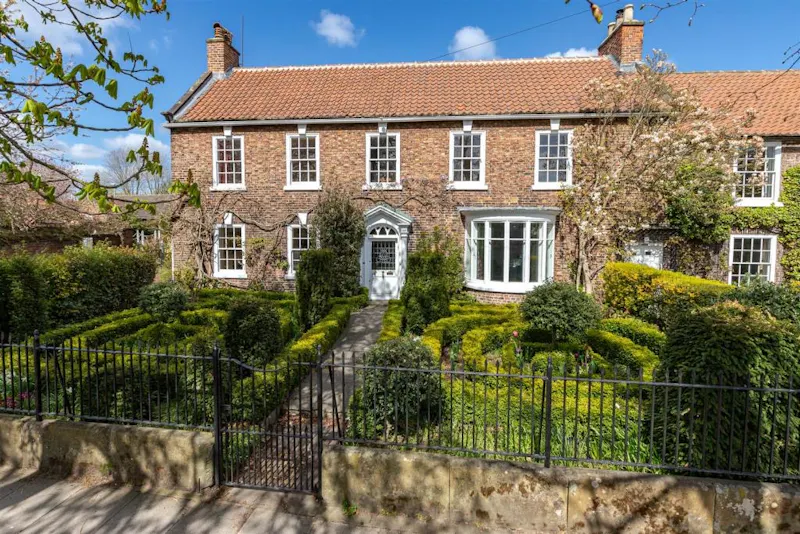 Georgian Darlington Home, A1653 (photo 1)