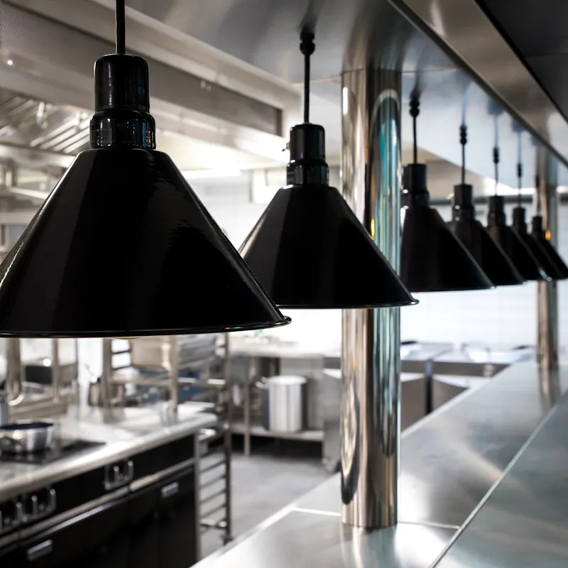 Kitchen at Canary Wharf vacant restaurant, R878 (photo 16)
