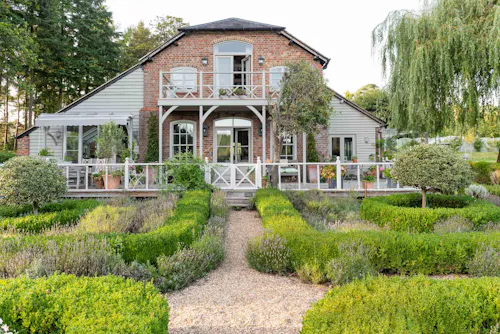 American barn in Guildford, B1125