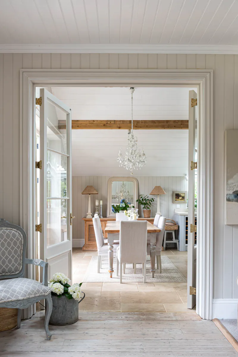 Dining room at American barn in Guildford, B1125 (photo 31)