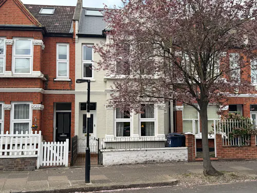 Neutral Bedford Park Terrace, B2076