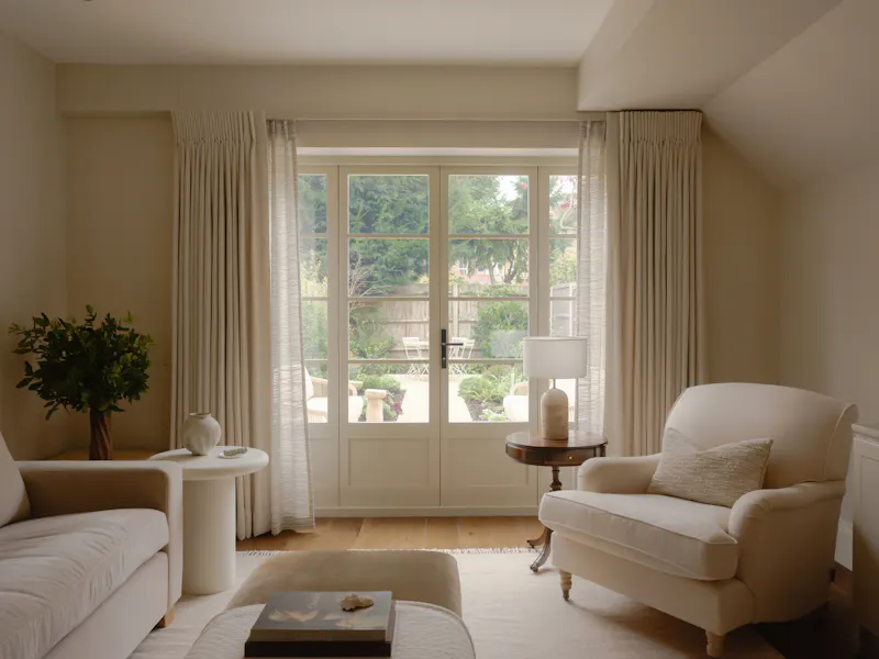 Living Room at Neutral Bedford Park Terrace, B2076 (photo 5)