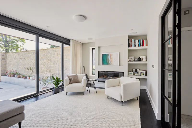 Sitting room at Stunning Pool House Ockley, D2820 (photo 14)