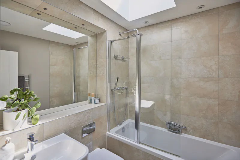 Bathroom at Stunning Pool House Ockley, D2820 (photo 34)