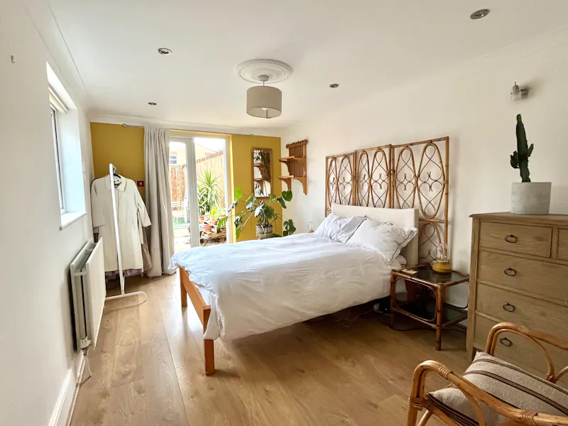 Bedroom at Bright Peckham Terrace, B2077 (photo 9)