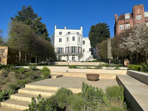 Riverfront Twickenham house, A1652