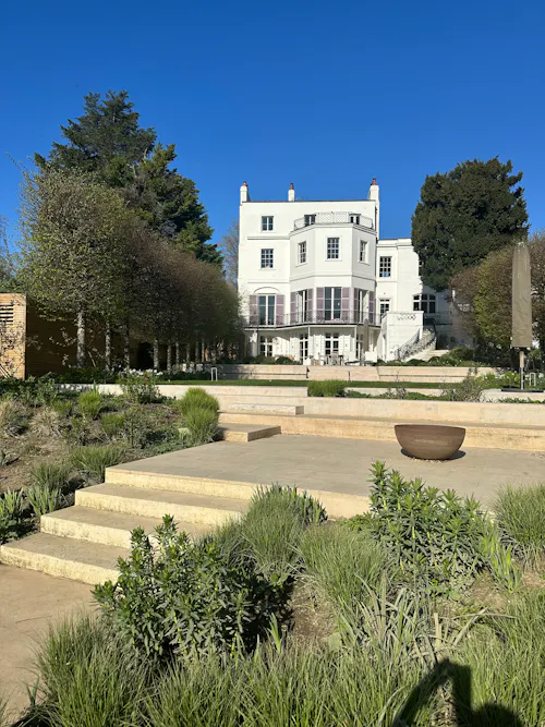 Riverfront Twickenham house, A1652