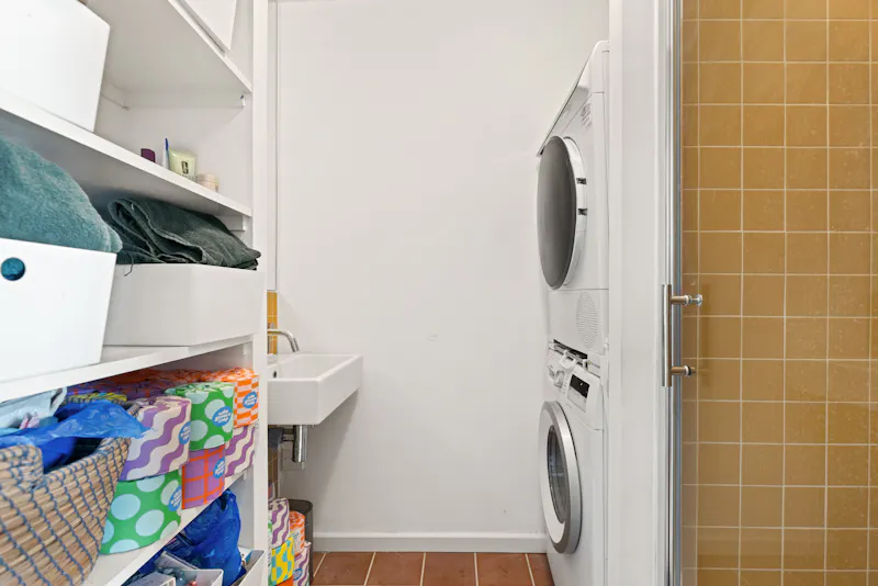 Utility room at Earthy modern Hackney home, D2819 (photo 22)