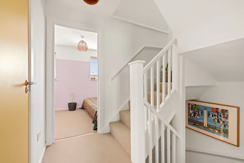 Staircase at Earthy modern Hackney home, D2819 (photo 10)
