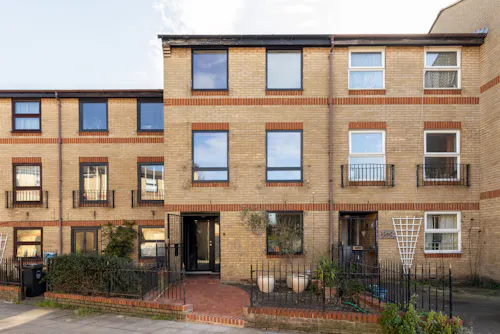 Earthy modern Hackney home, D2819