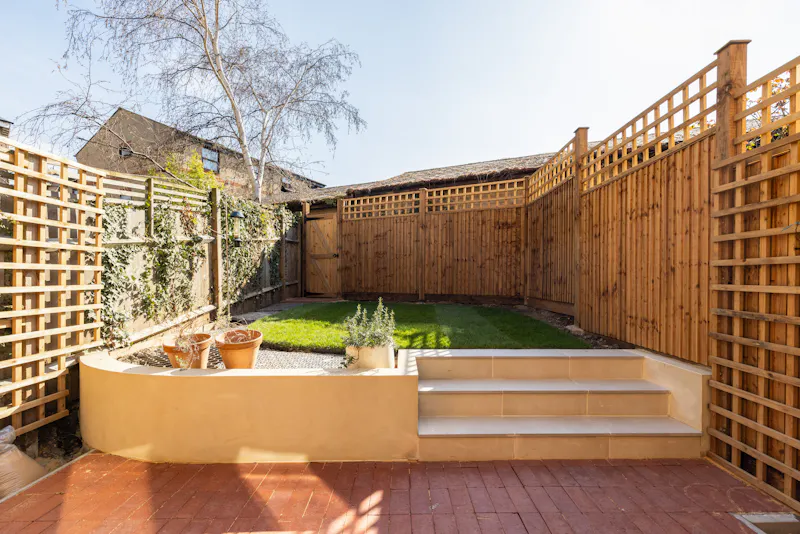Garden at Earthy modern Hackney home, D2819 (photo 27)