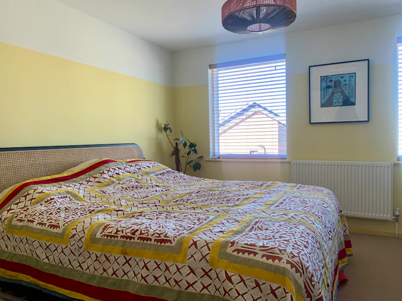 Bedroom at Earthy modern Hackney home, D2819 (photo 19)