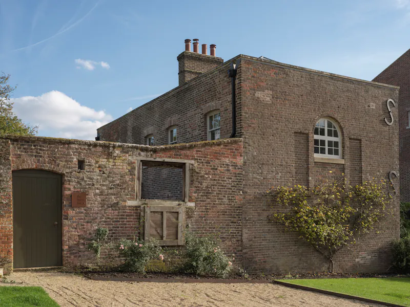 Walled garden at Classic Georgian house in Ware, A1403 (photo 39)