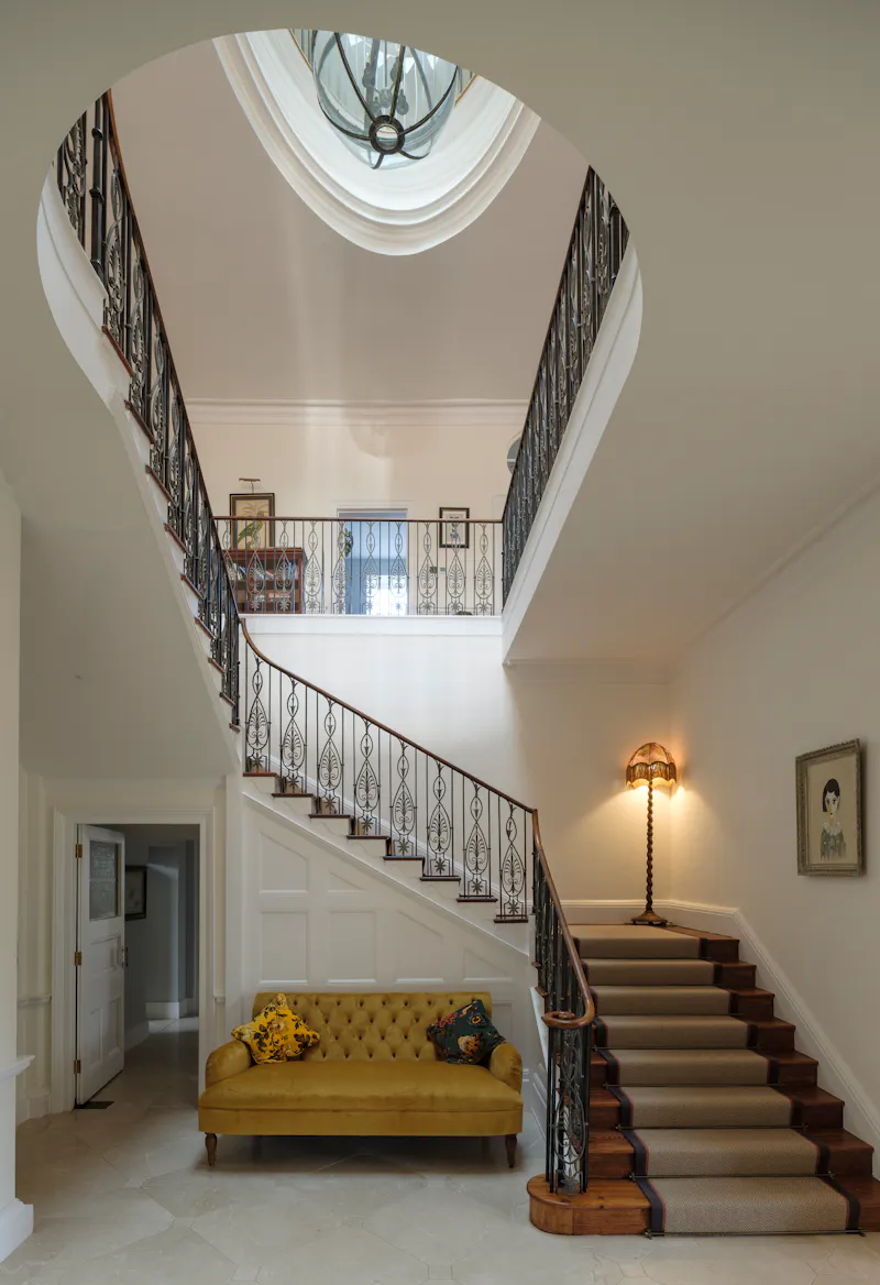 Staircase at Classic Georgian house in Ware, A1403 (photo 5)