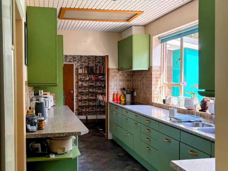 Kitchen at 1960's Welwyn Bungalow, D2729 (photo 14)