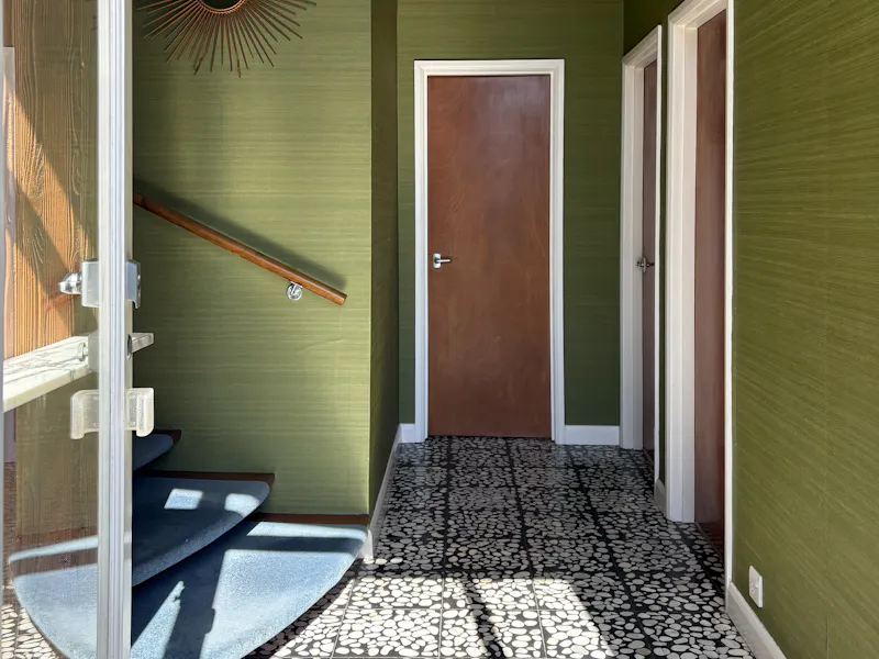 Entrance hall at 1960's Welwyn Bungalow, D2729 (photo 4)