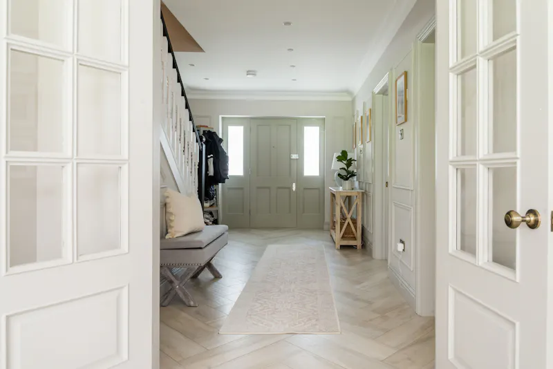 Entrance hall at Serene 1930s Surrey home, D2846 (photo 2)