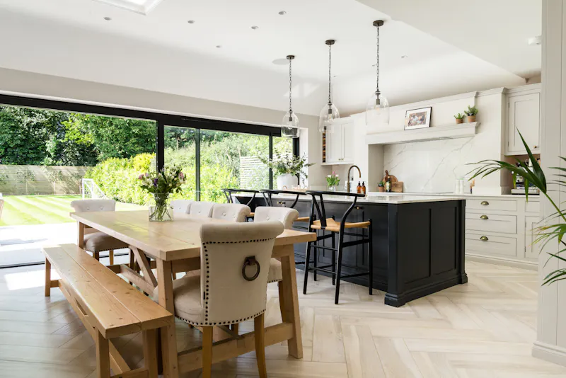 Kitchen at Serene 1930s Surrey home, D2846 (photo 3)