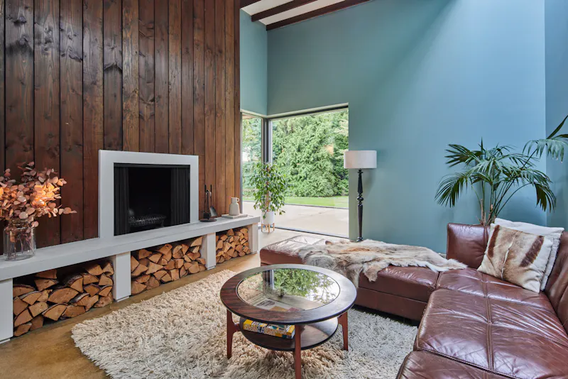 Fireplace at Striking Hemel Hempstead house, D2270 (photo 5)
