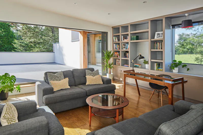 Sitting room at Striking Hemel Hempstead house, D2270 (photo 4)