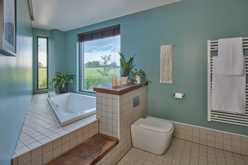 Bathroom at Striking Hemel Hempstead house, D2270 (photo 8)