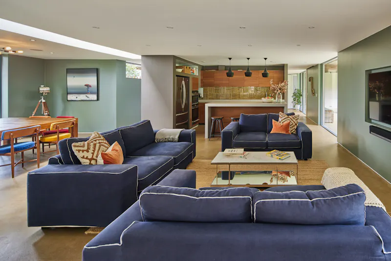 Living Room at Striking Hemel Hempstead house, D2270 (photo 2)