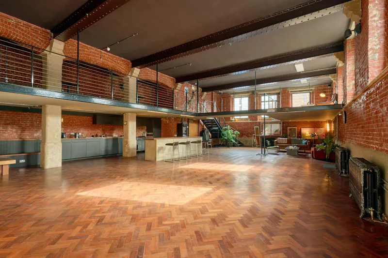 Floor - wooden at New York Hackney Studio, F1258 (photo 1)