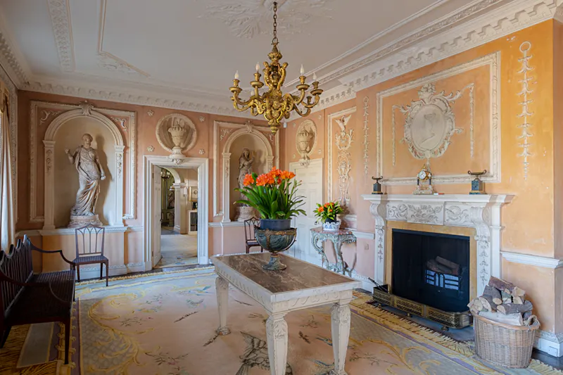 Grade II listed Chiltern Manor, A1651 (photo 2)