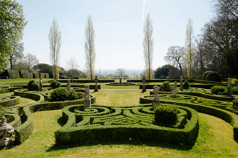 Garden - formal at Grade II listed Chiltern Manor, A1651 (photo 53)