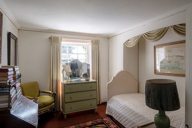 Bedroom at Grade II listed Chiltern Manor, A1651 (photo 47)