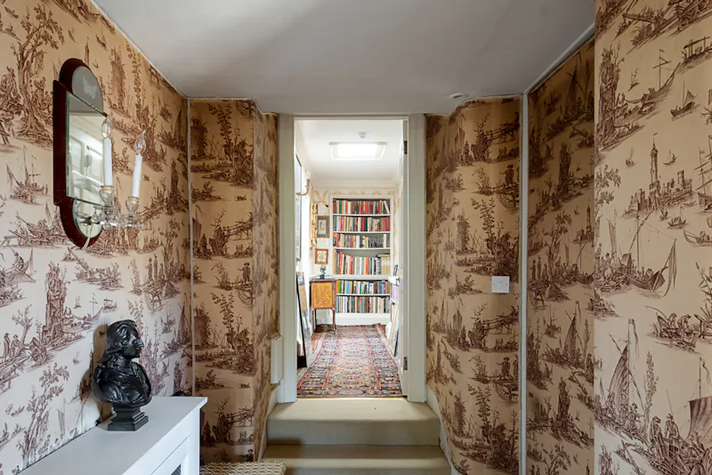 Wallpaper at Grade II listed Chiltern Manor, A1651 (photo 48)